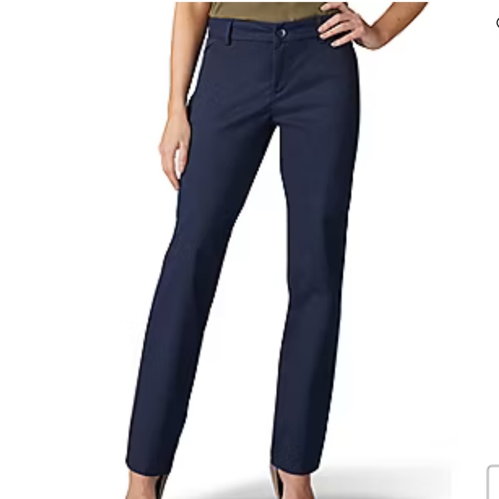 Lee | Women’s Wrinkle Free Relaxed Pants Size 14 Short